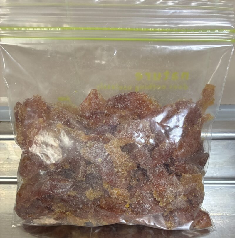 グラニュー糖をまぶして、きんかんピールの出来上がり